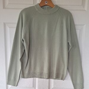 White Stag Sage Green Lightweight Knit Sweater Raglan Pullover Soft Minimalistic